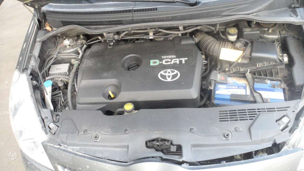 Toyota Corolla Verso dalimis. D cat