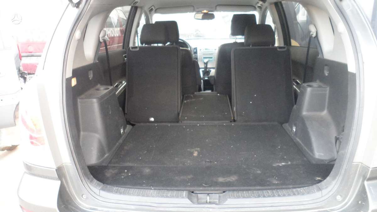 Toyota Corolla Verso dalimis. D cat