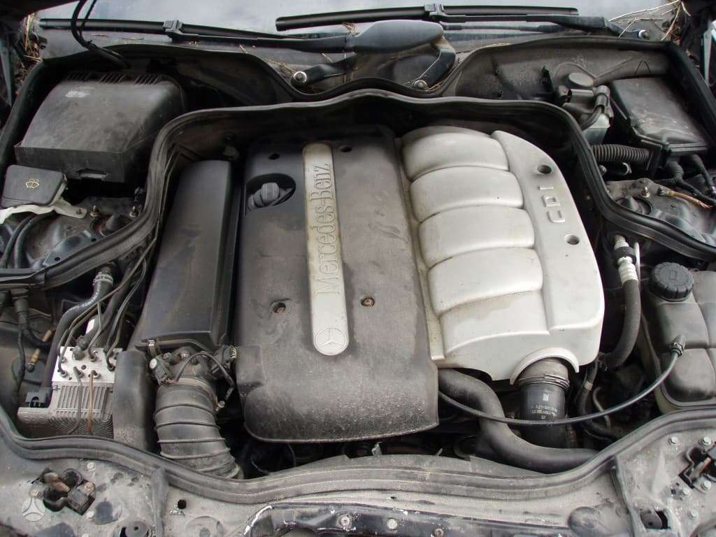 Mercedes-Benz E220 rezerves daļās