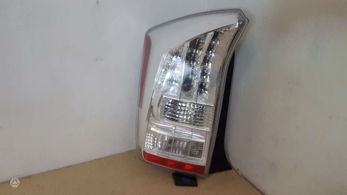 Toyota Prius lights, front grill