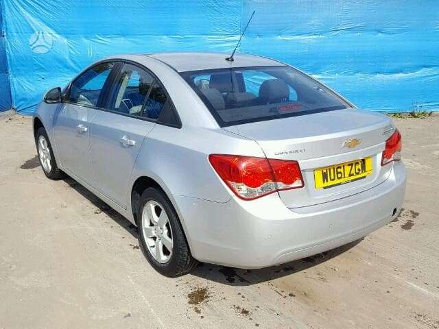 Chevrolet Cruze dalimis