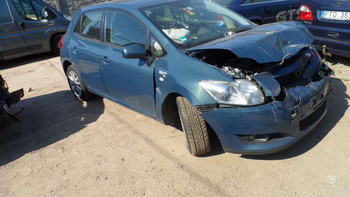 Toyota Auris for parts