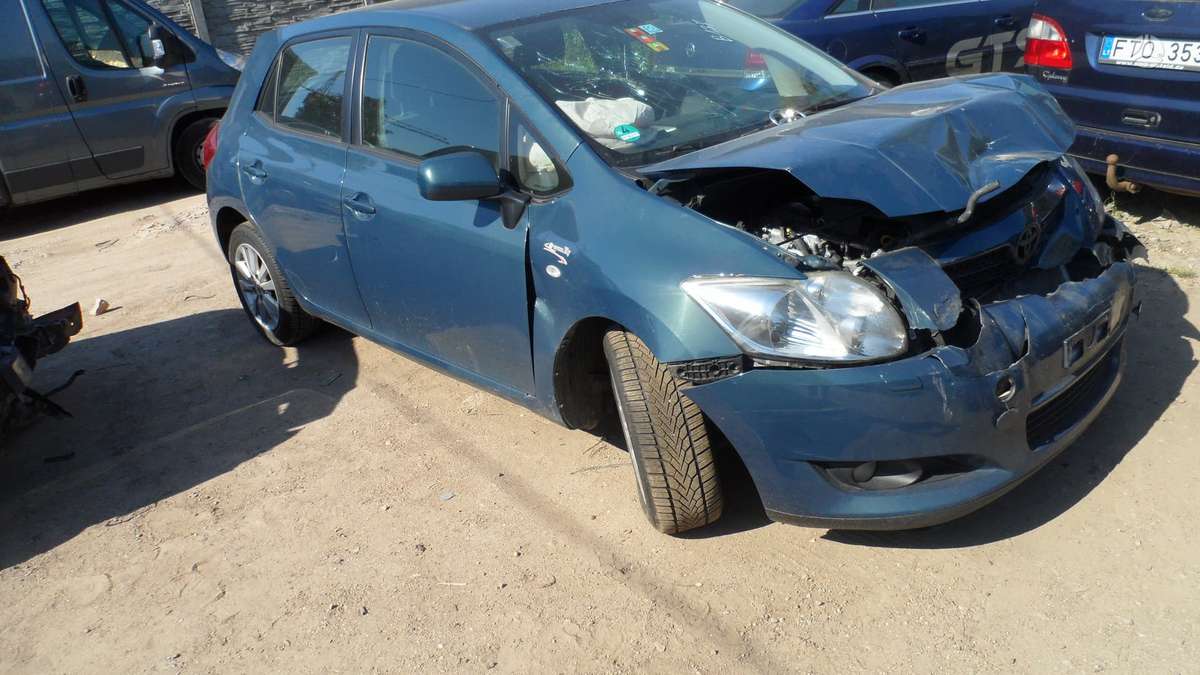 Toyota Auris по частям