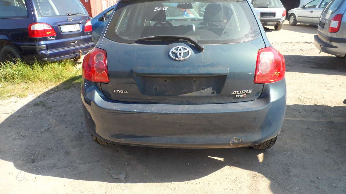 Toyota Auris по частям