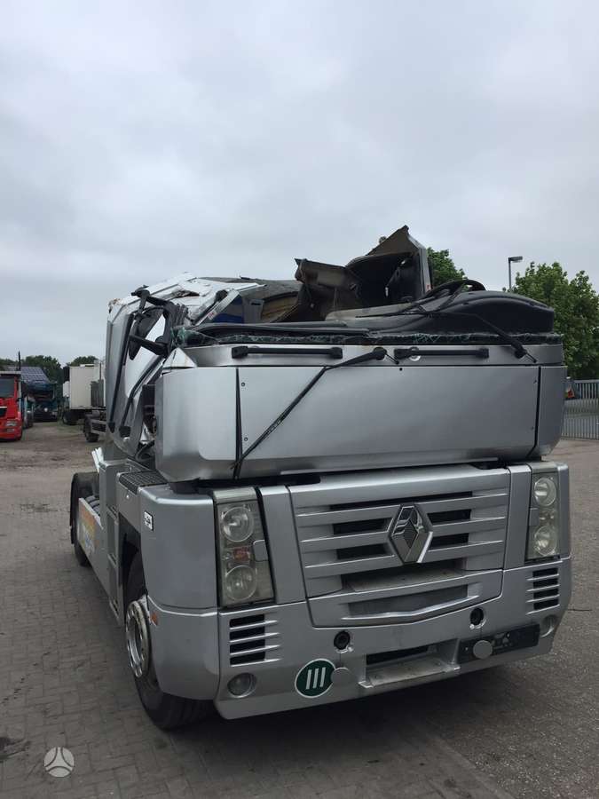 Renault MAGNUM, vilcējs