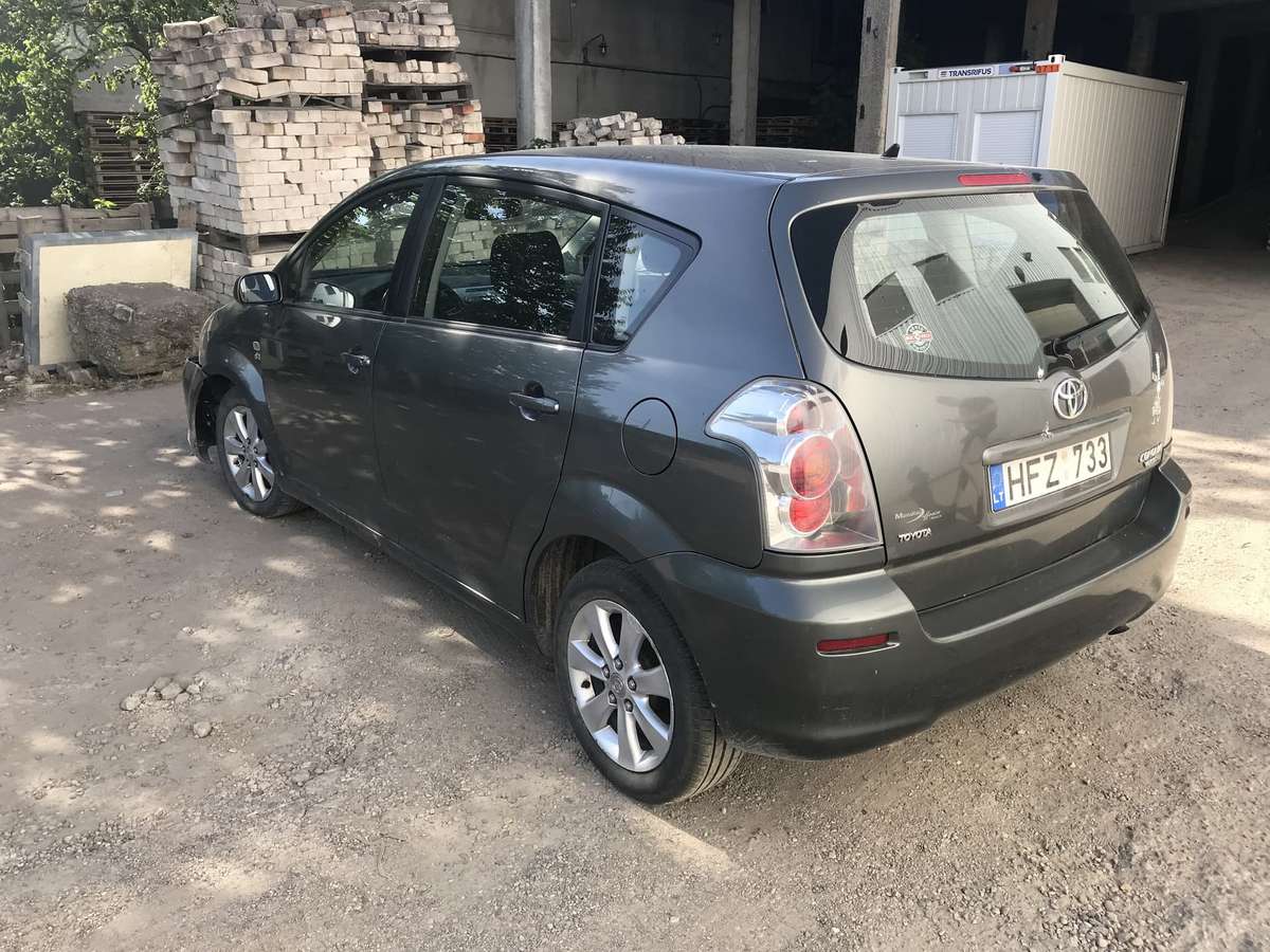 Toyota Corolla Verso по частям