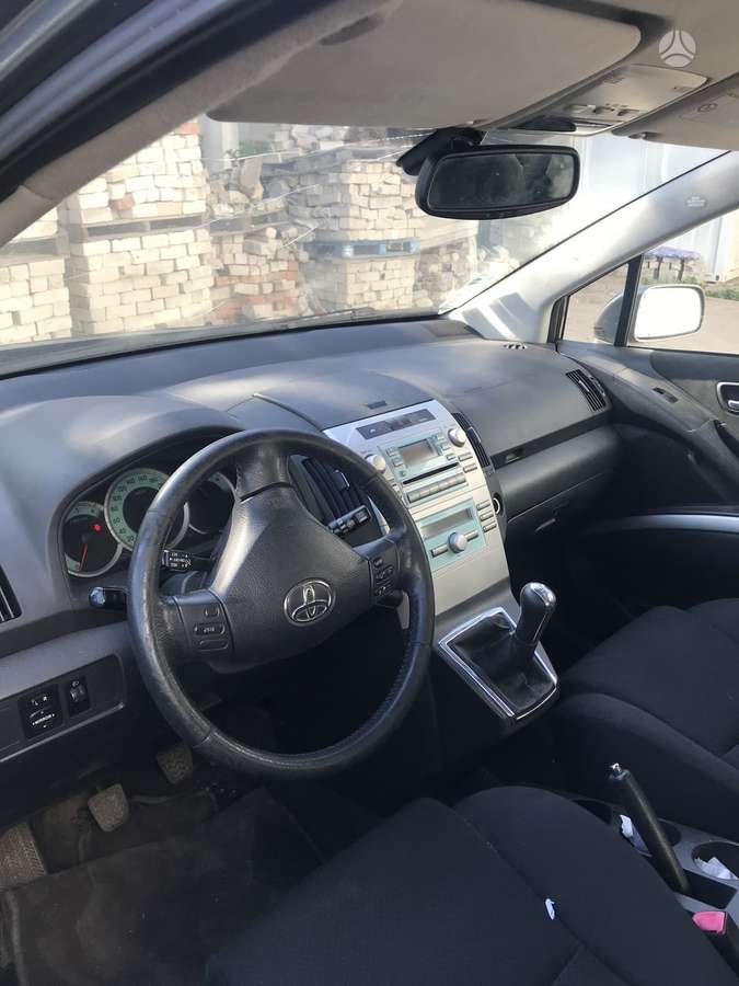 Toyota Corolla Verso по частям