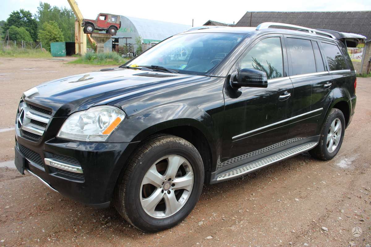 Mercedes-Benz GL450 dalimis