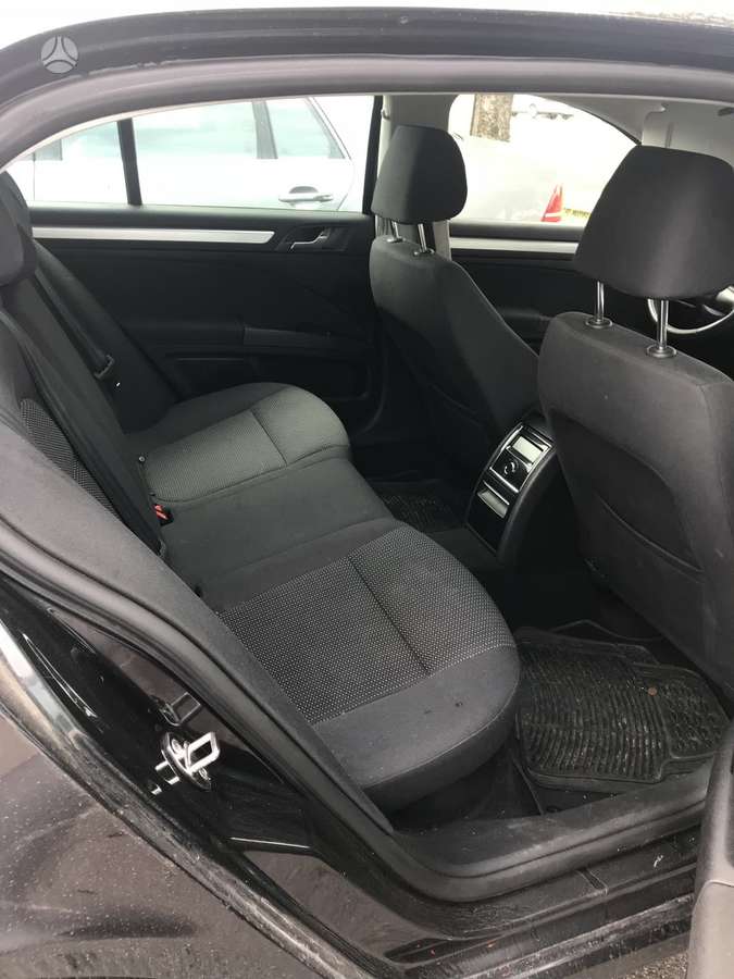 Skoda Superb dalimis