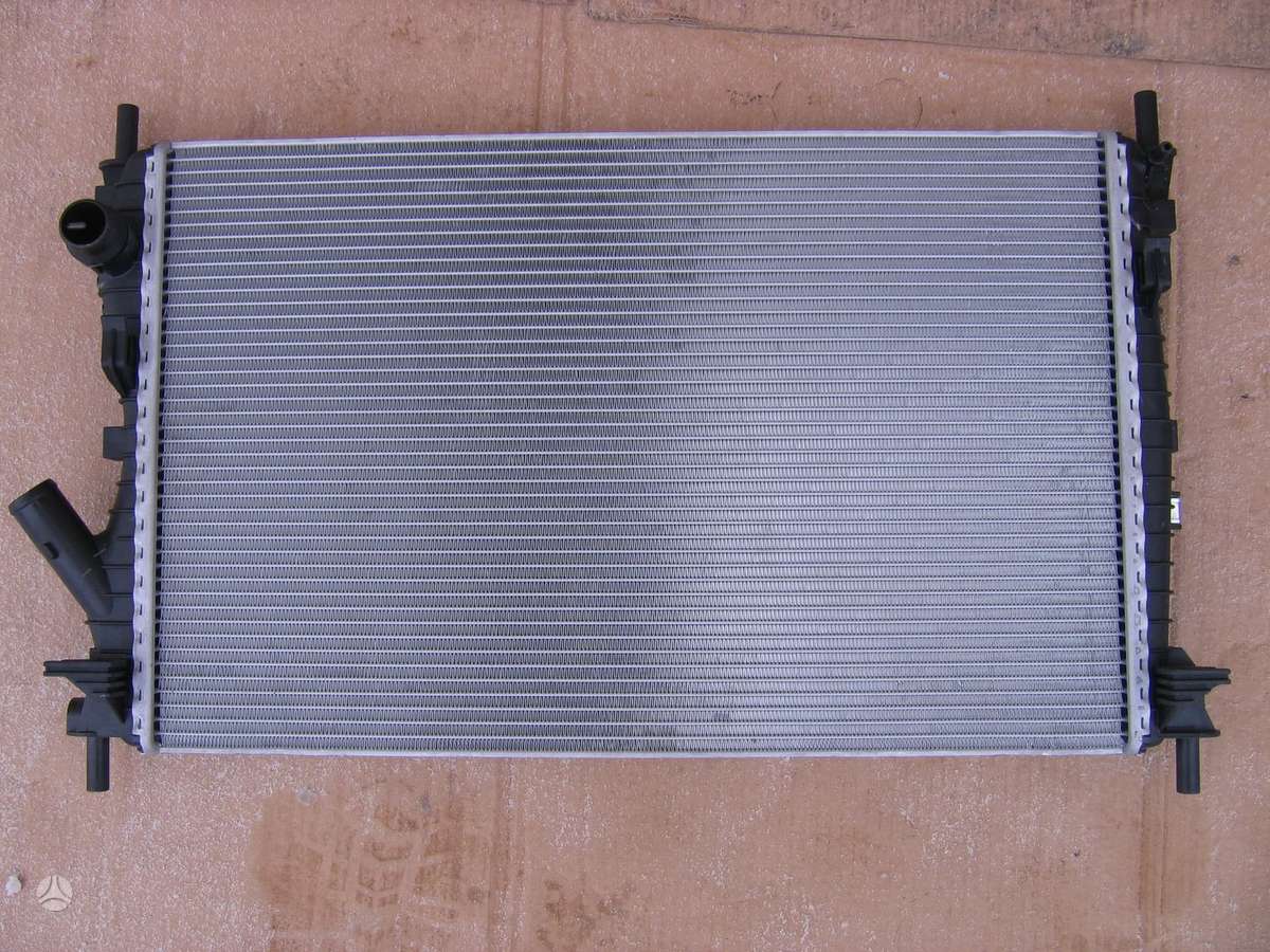 Mazda 2 dzeses radiators, ventilators