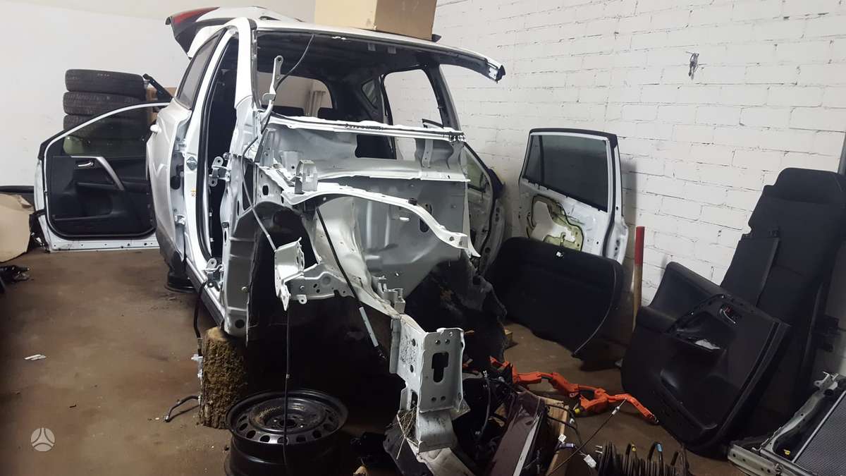 Toyota RAV4 dalimis