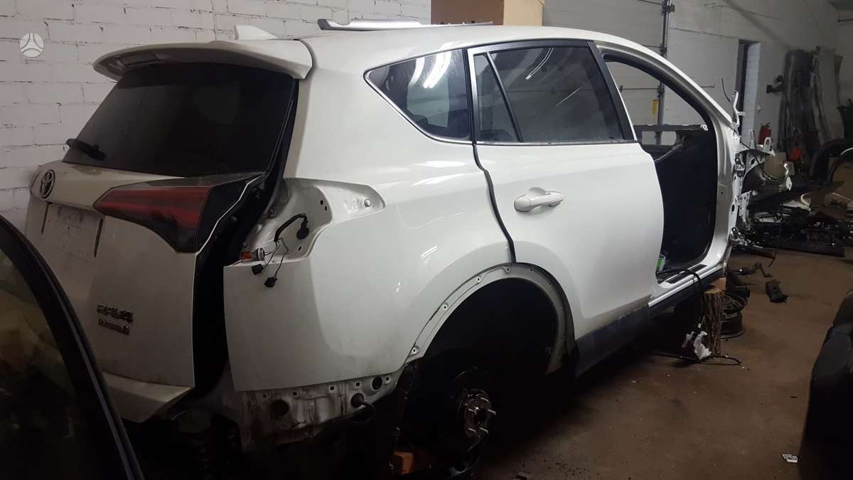 Toyota RAV4 dalimis