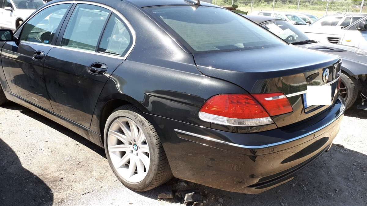 BMW 745 dalimis