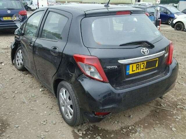 Toyota Yaris по частям