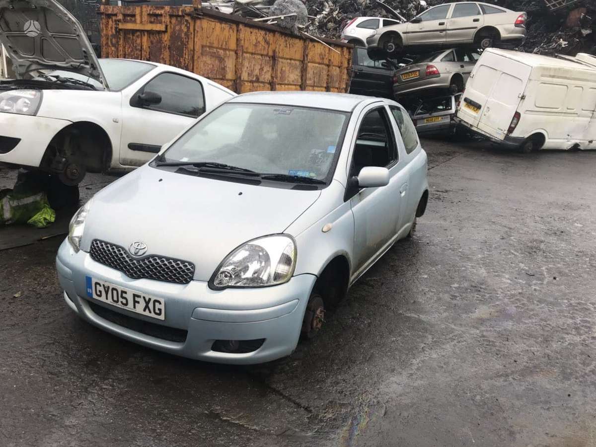 Toyota Yaris for parts