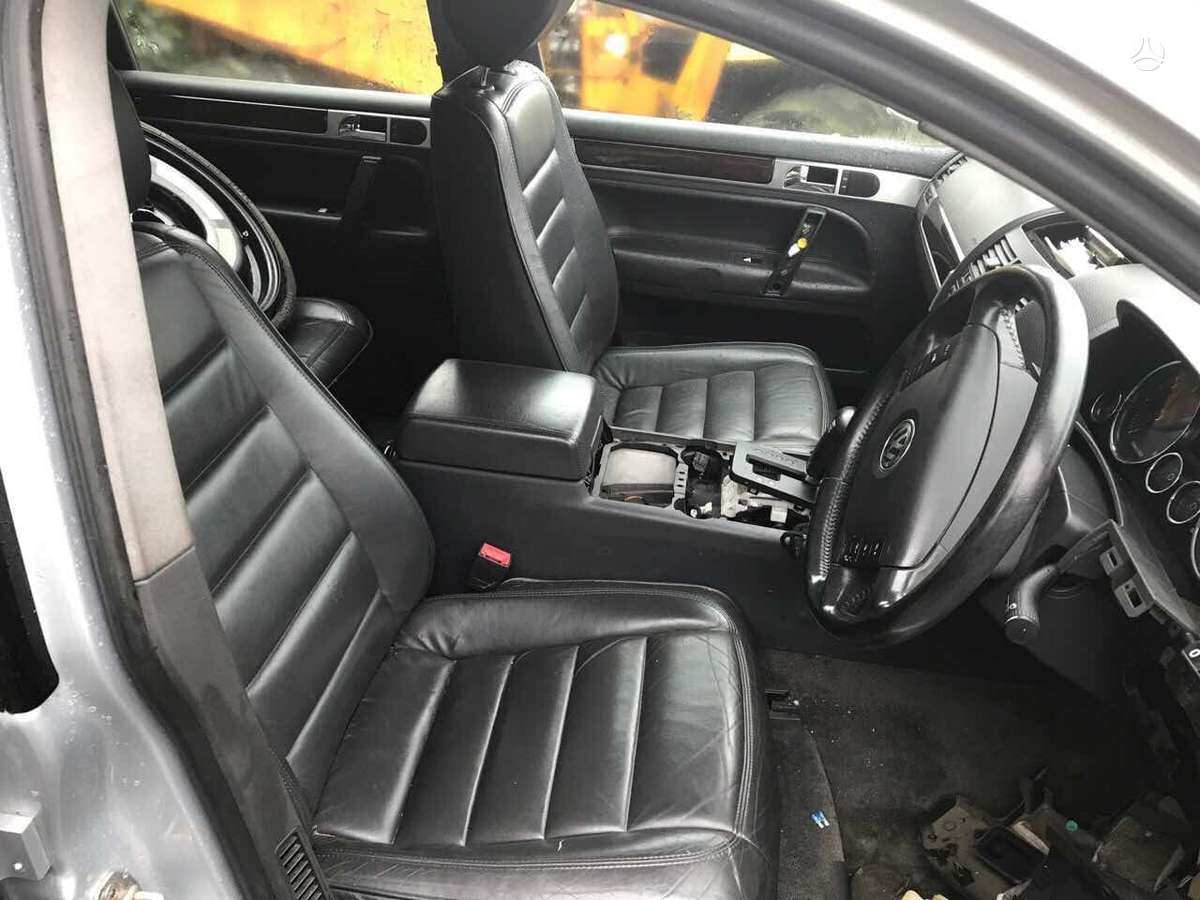 Volkswagen Touareg dalimis