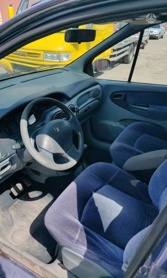 Renault Scenic dalimis