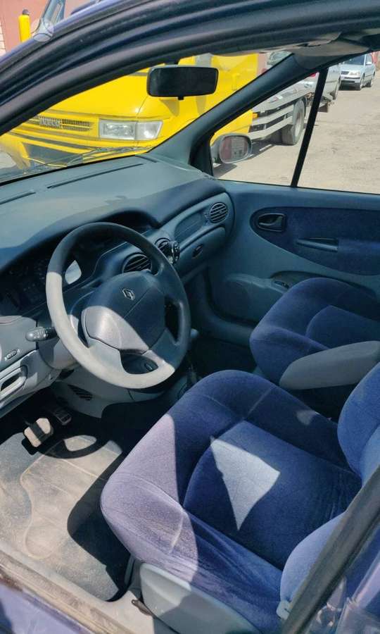 Renault Scenic for parts