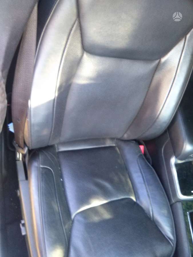 Lancia Thema по частям