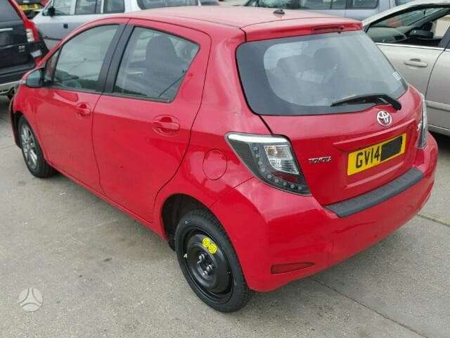 Toyota Yaris по частям