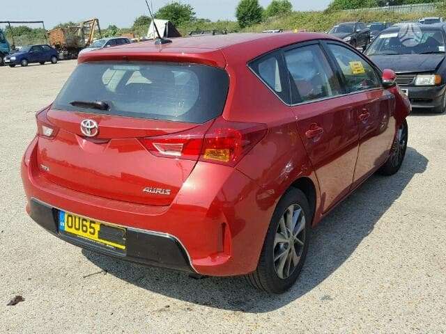 Toyota Auris dalimis