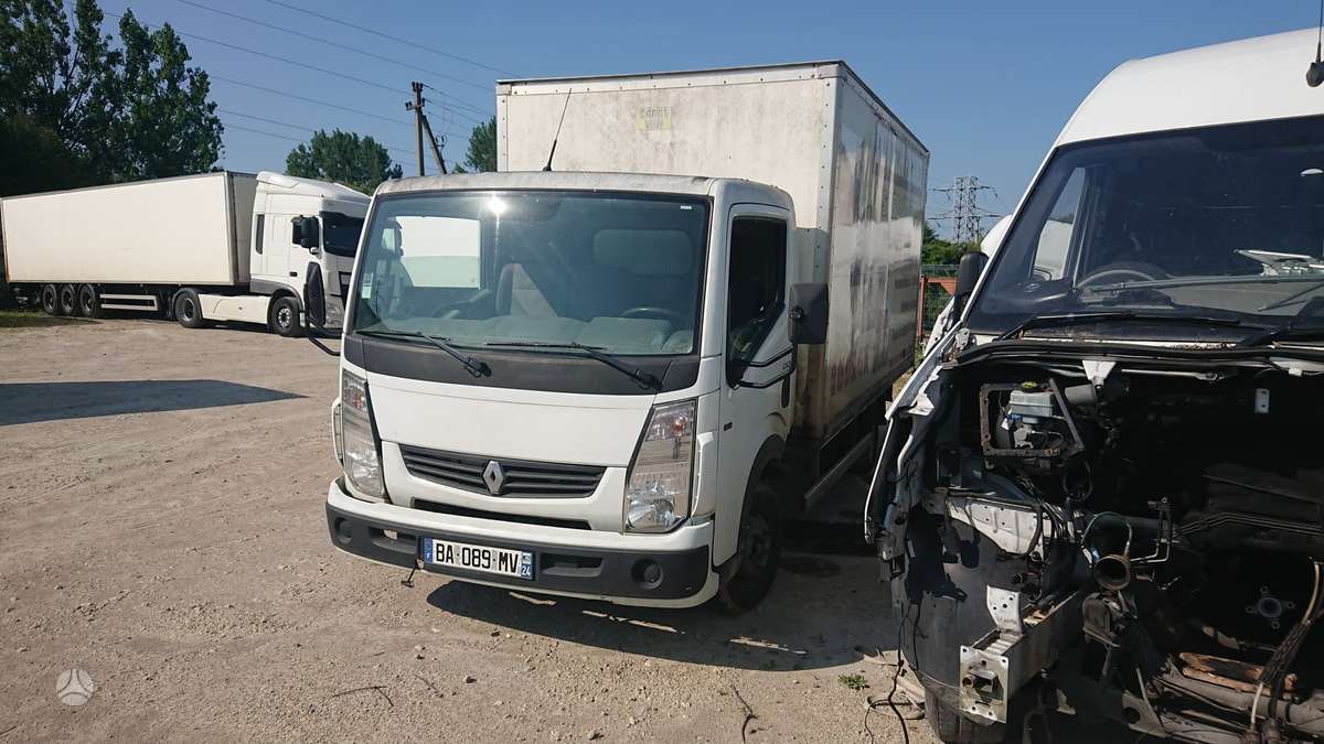 Renault Maxity, preču