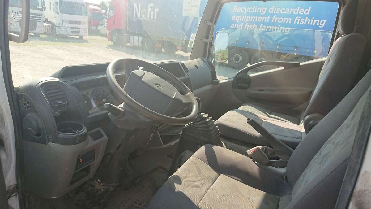 Renault Maxity, preču