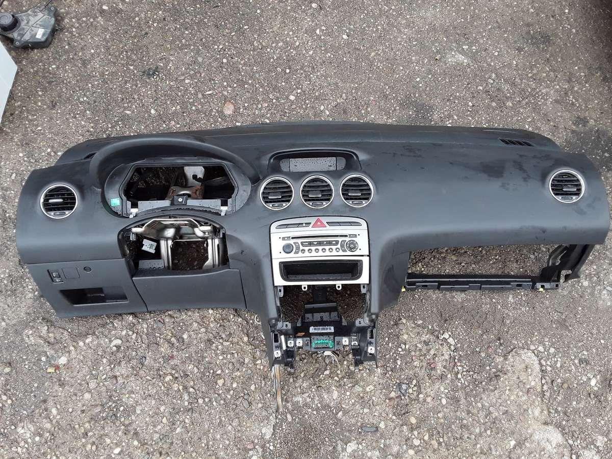 Peugeot 308 консоль