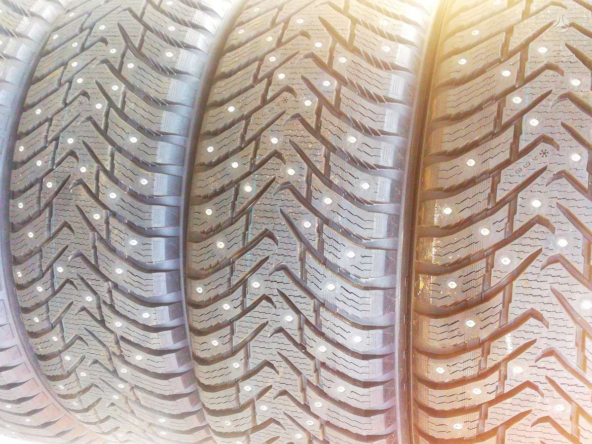 Nokian, зимние 245/70 R17