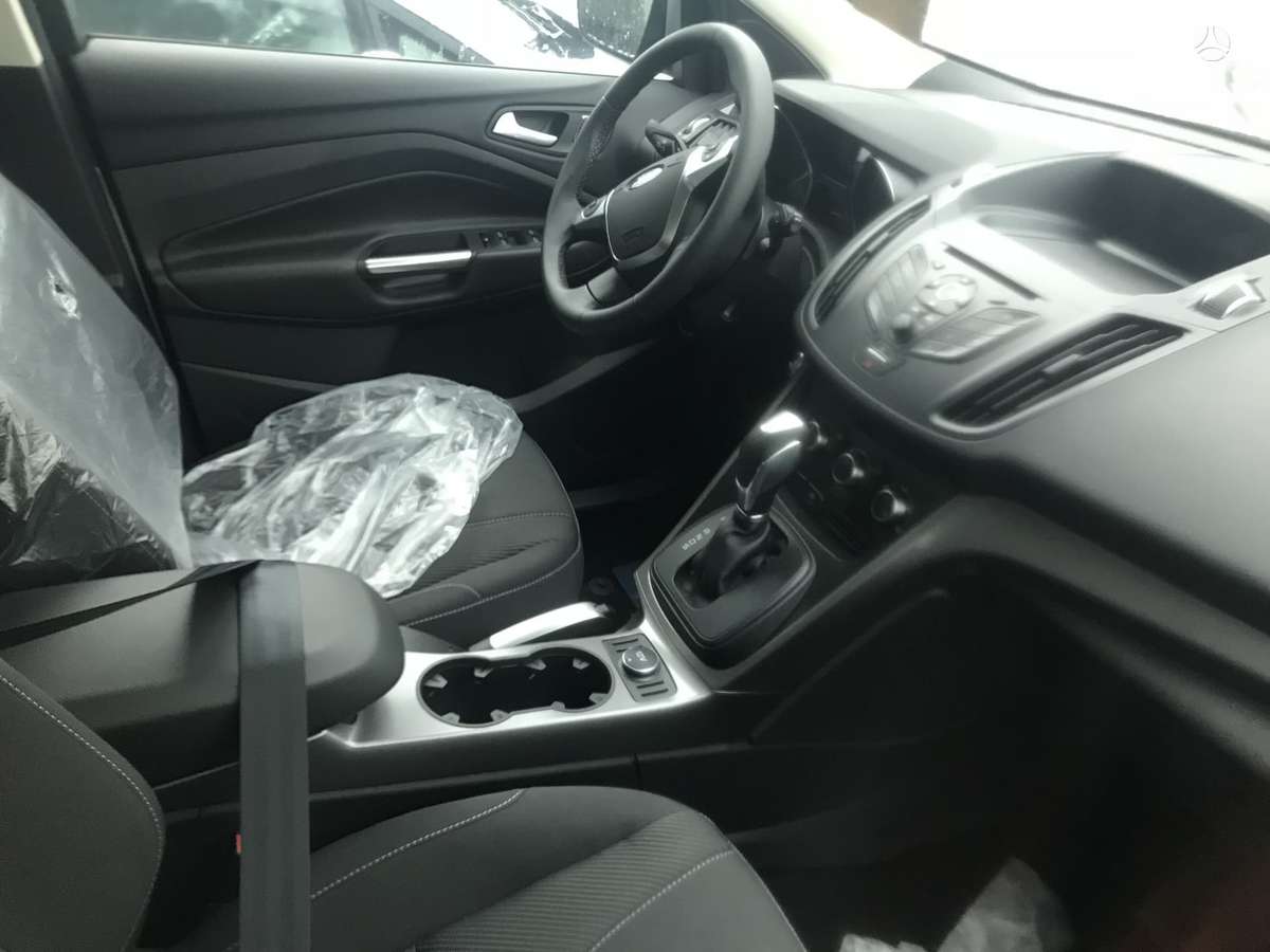 Ford Kuga dalimis. Automobilis dalimis