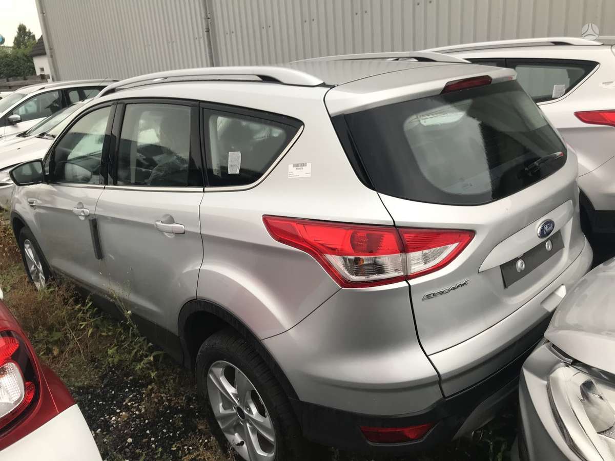Ford Kuga dalimis. Automobilis dalimis