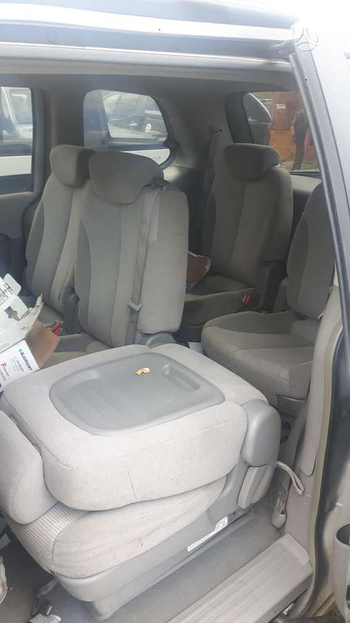 Kia Carnival по частям