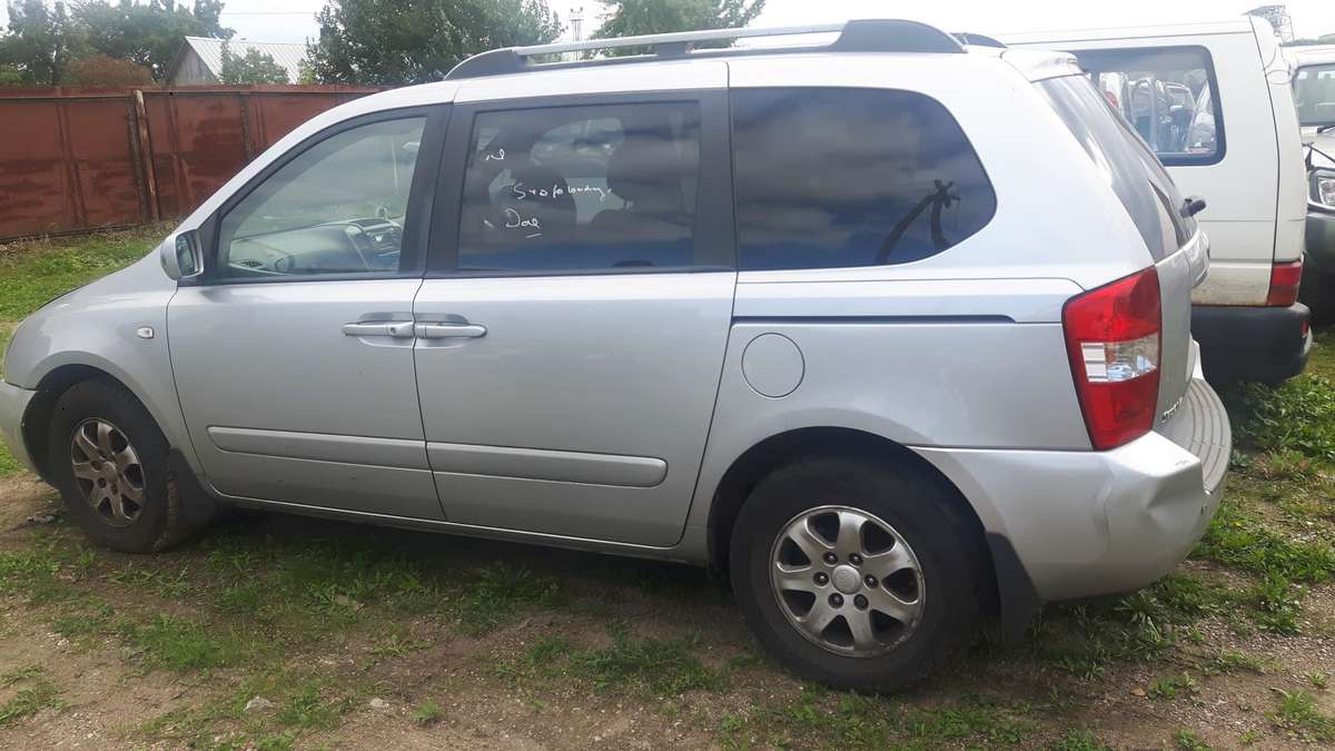 Kia Carnival по частям