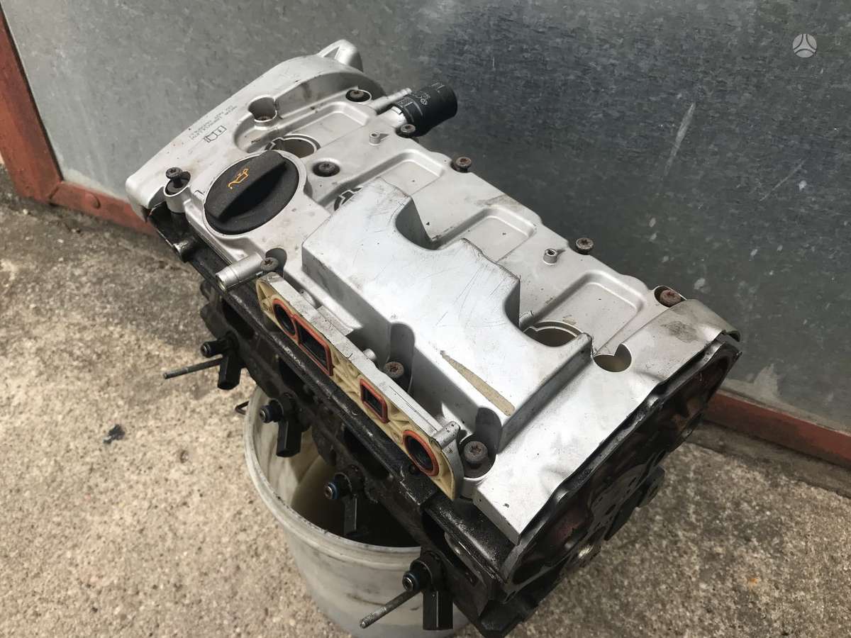 Volkswagen Passat 2 0tfsi detalės
