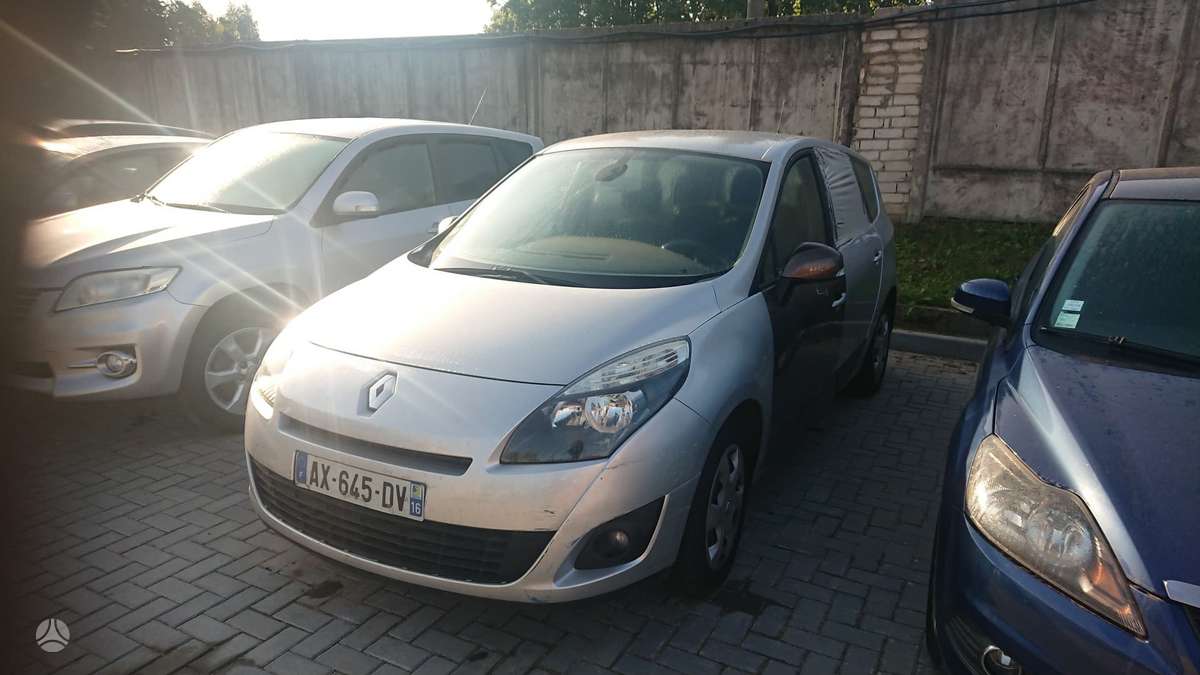 Renault Grand Scenic dalimis
