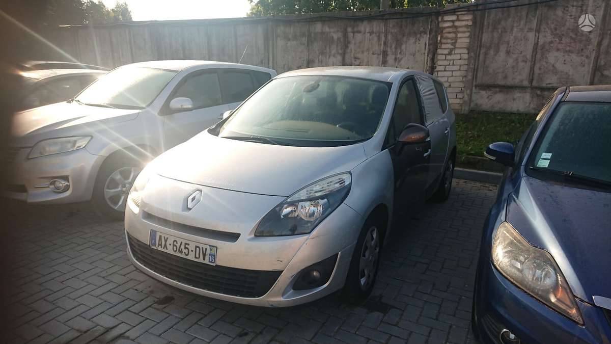 Renault Grand Scenic for parts