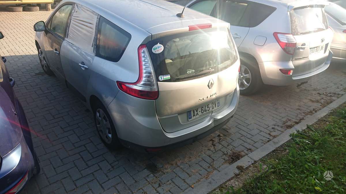 Renault Grand Scenic dalimis