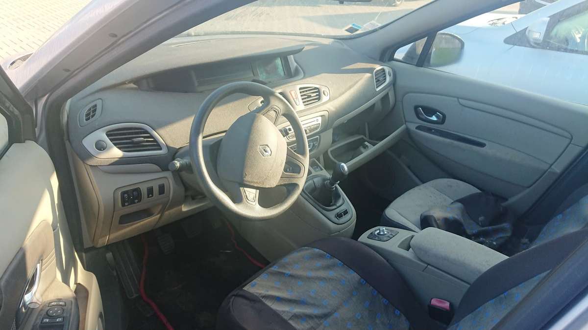 Renault Grand Scenic for parts