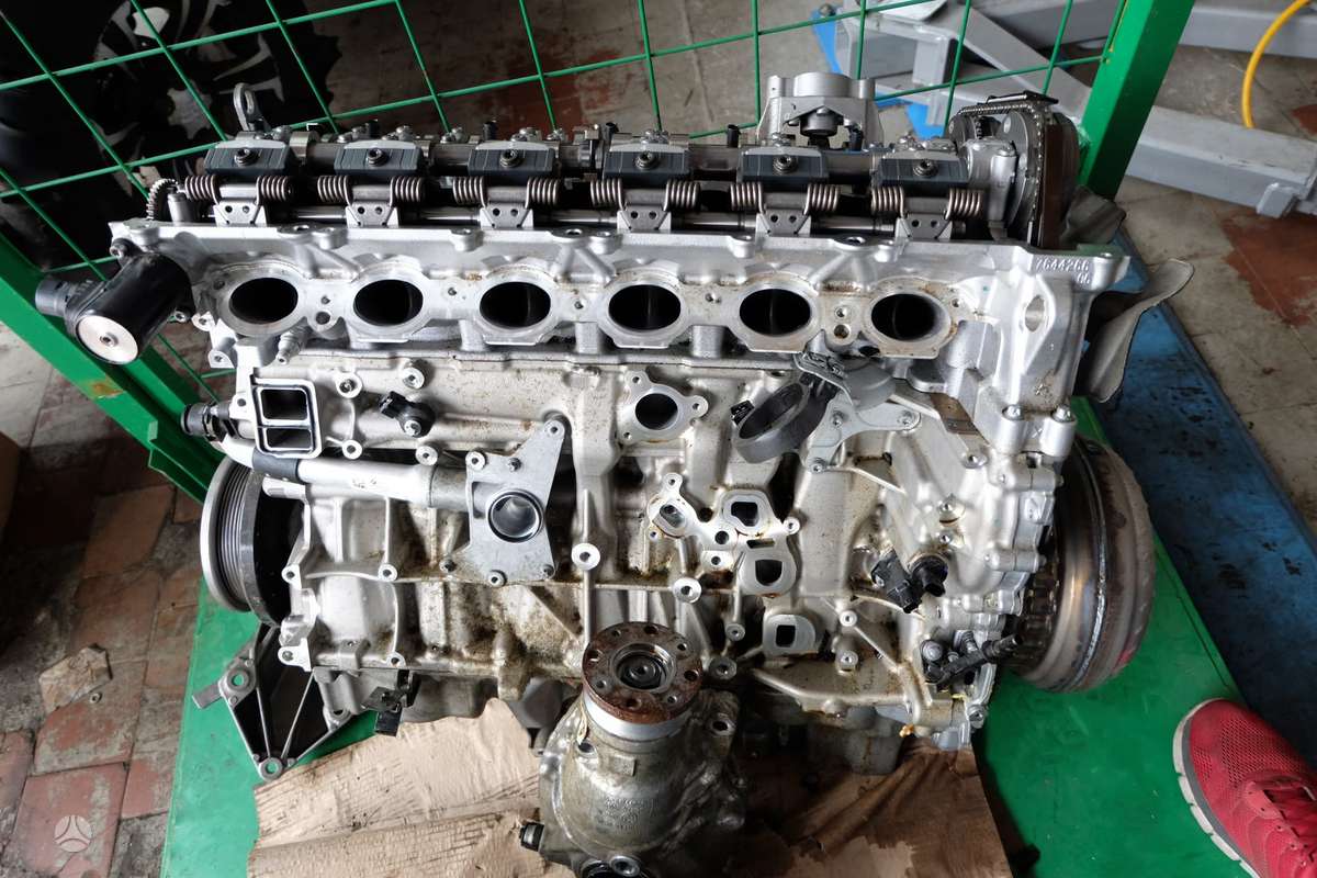 BMW 5 serija variklio detalės