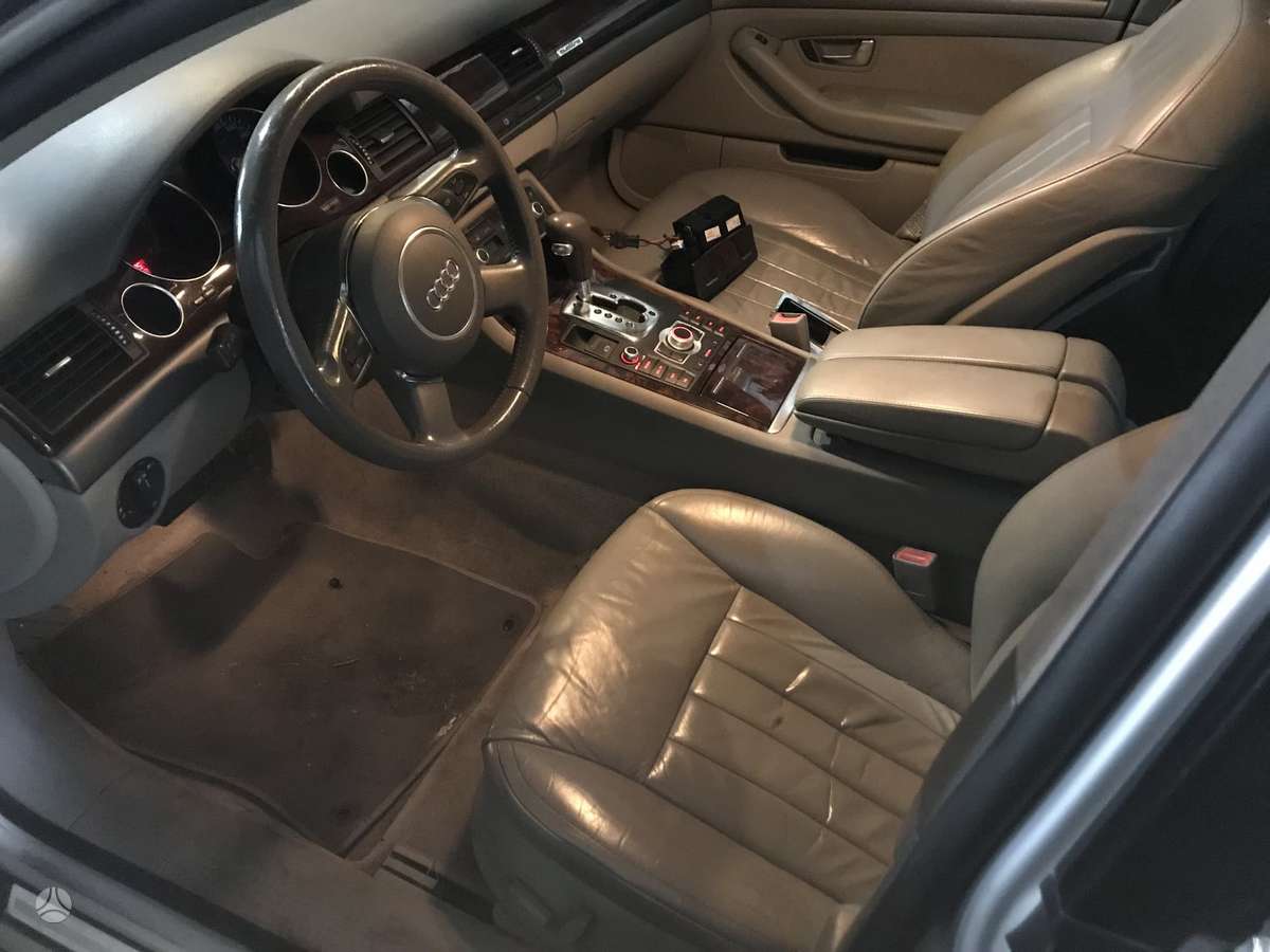 Audi A8 dalimis. Audi a8 3 7l dalimis