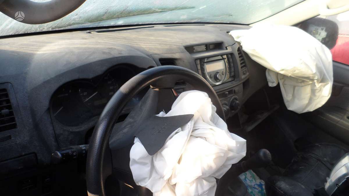 Toyota Hilux dalimis