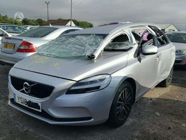 Volvo V40 for parts. Moment