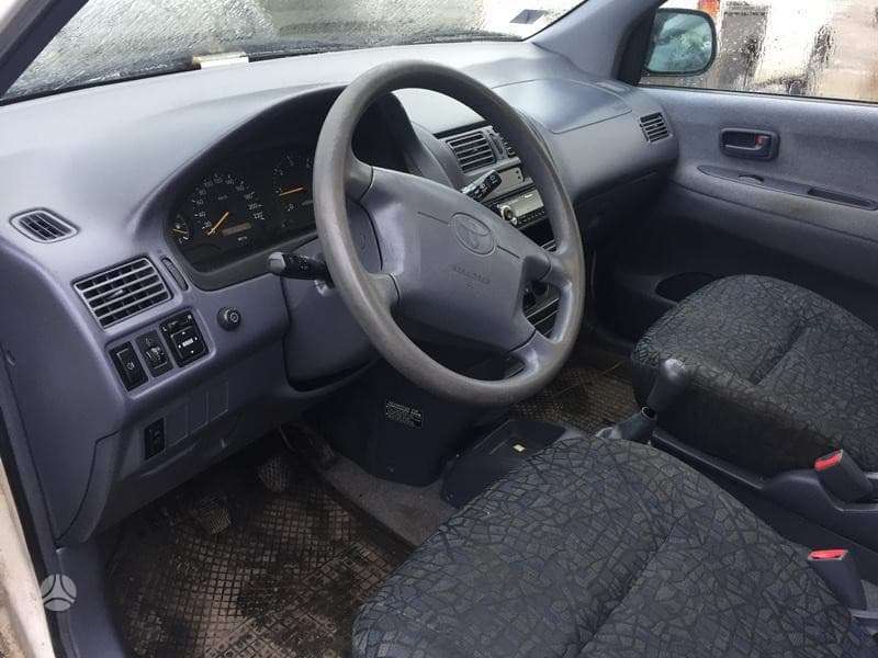 Toyota Picnic по частям