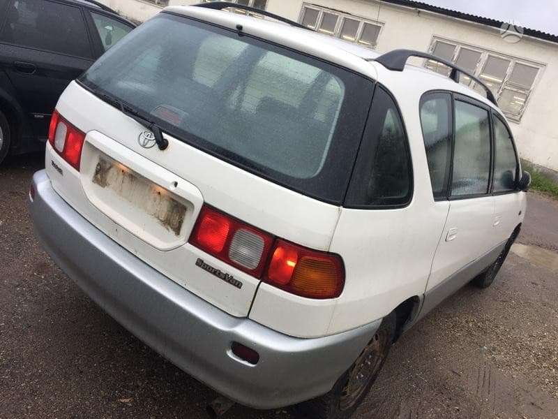 Toyota Picnic по частям