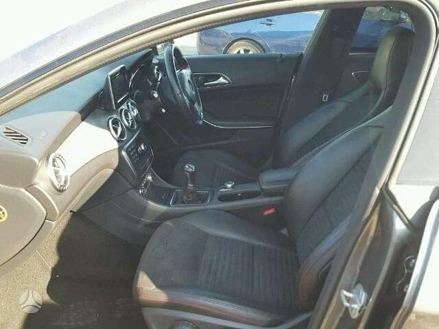 Mercedes-Benz CLA180 по частям