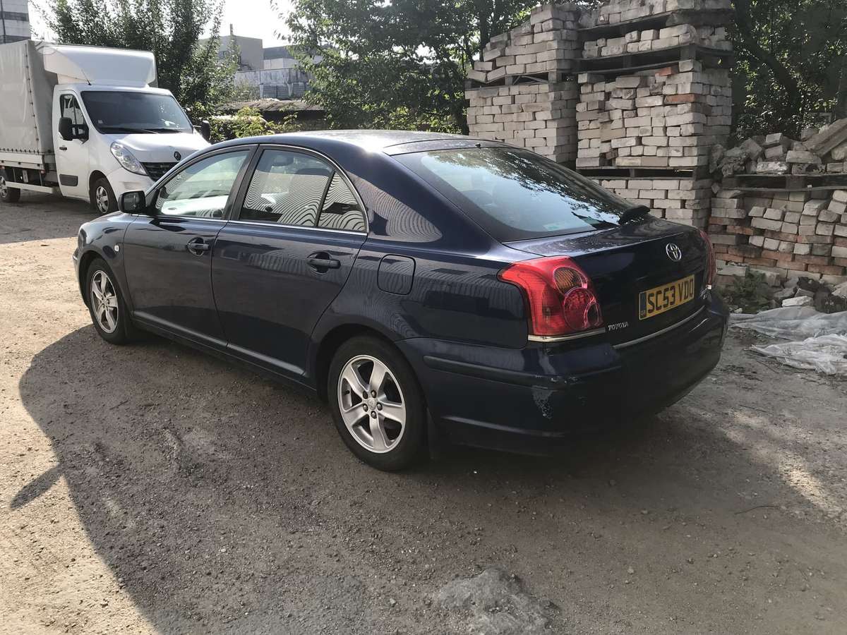 Toyota Avensis по частям