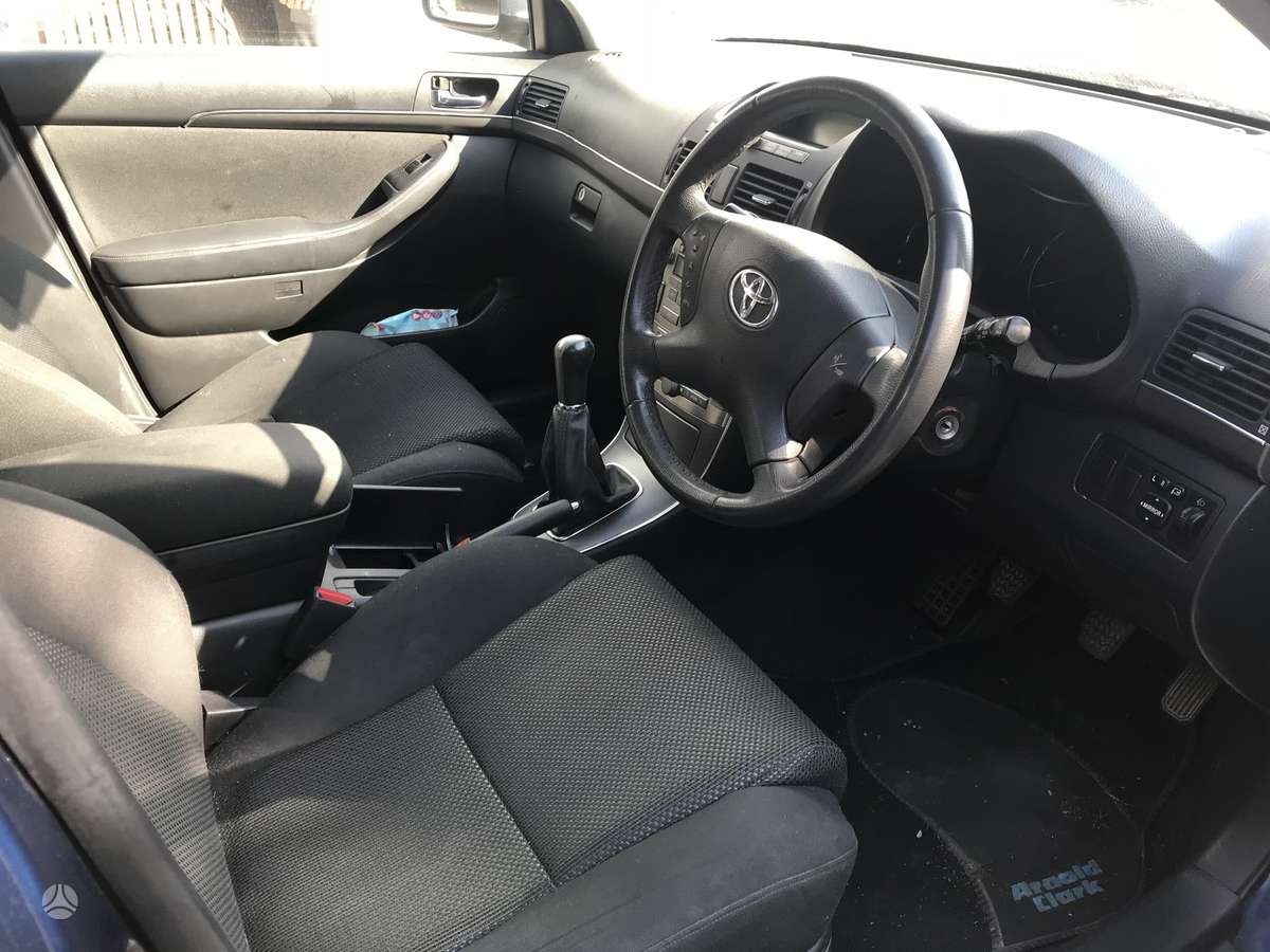 Toyota Avensis по частям