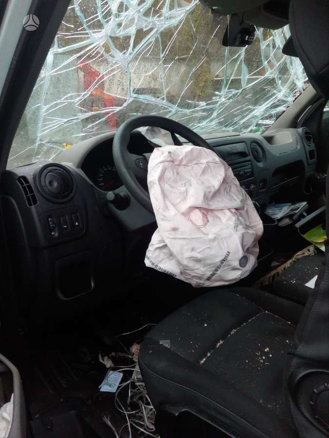 Nissan Nv400, preču