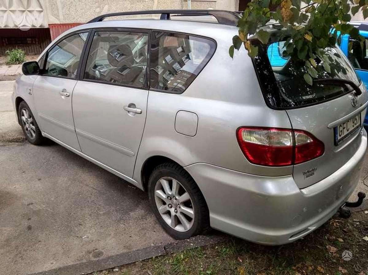 Toyota Avensis Verso dalimis