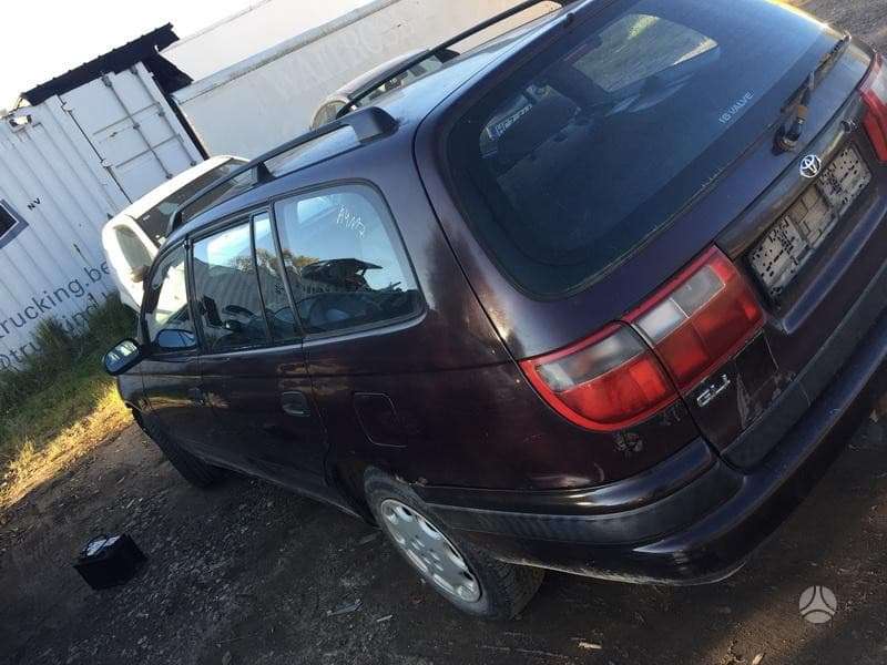 Toyota Carina по частям